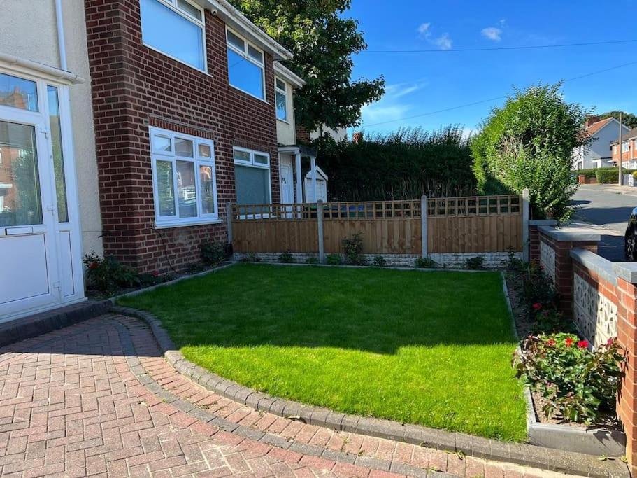 Gated Home Close To Birmingham City Centre Exteriér fotografie