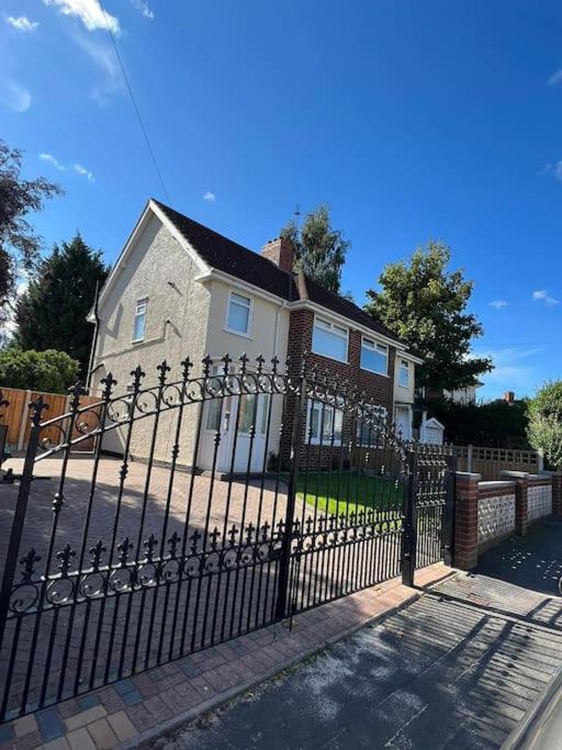Gated Home Close To Birmingham City Centre Exteriér fotografie